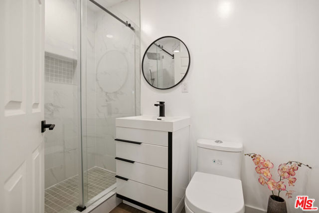 5215 Balboa Boulevard, Encino CA: https://media.crmls.org/mediaz/df32ccf1-47b1-40b0-9d8b-3b26fa0484d3.jpg
