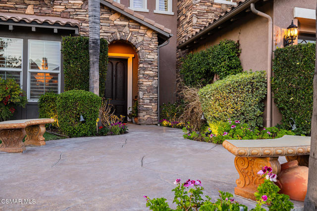 5019 Corral Street, Simi Valley CA: https://media.crmls.org/mediaz/df32e030-77ec-4bd8-b286-4805d6cc2e11.jpg
