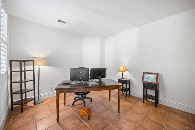 3243 Avenida Aragon, Carlsbad CA: https://media.crmls.org/mediaz/df33fc10-349d-4746-aac0-e8dc5580478a.jpg