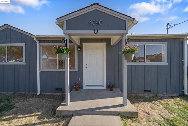 4040 Ellis Rd, Martinez CA: https://media.crmls.org/mediaz/df348c08-3933-42bf-940f-fa8b21f55719.jpg