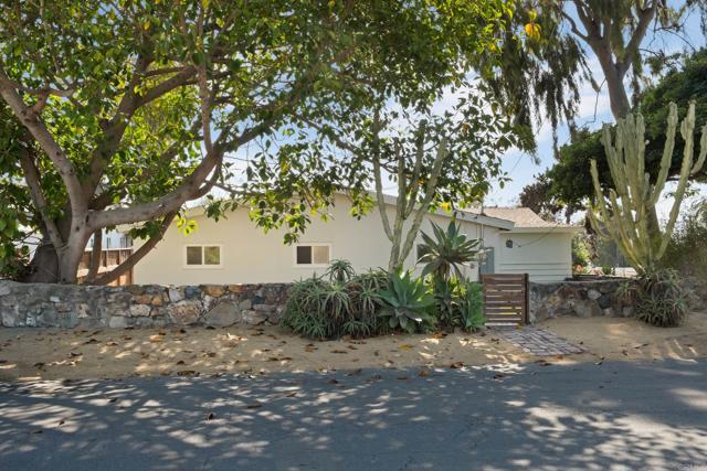 835 Cathy Lane, Cardiff by the Sea CA: https://media.crmls.org/mediaz/df36075a-7508-44d4-8392-1bb86fe59365.jpg