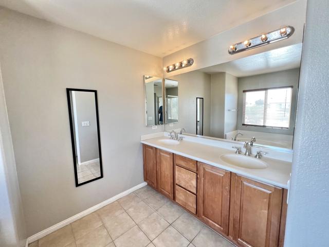 43770 Campo Place, Indio CA: https://media.crmls.org/mediaz/df36e855-1f9b-4771-b1db-ba8f9936edeb.jpg