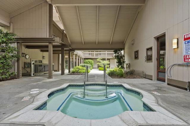 5958 Dry Oak Drive, San Jose CA: https://media.crmls.org/mediaz/df37bac2-fd06-4f58-816e-58a128332d25.jpg