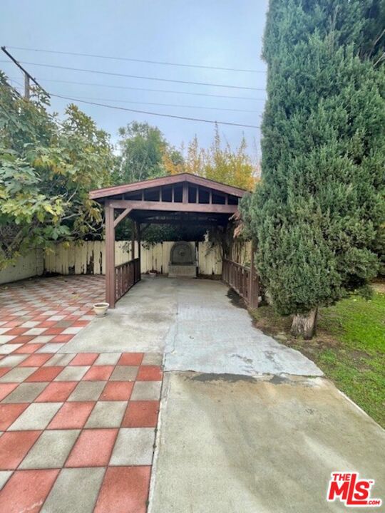 15226 Covello Street photo 7
