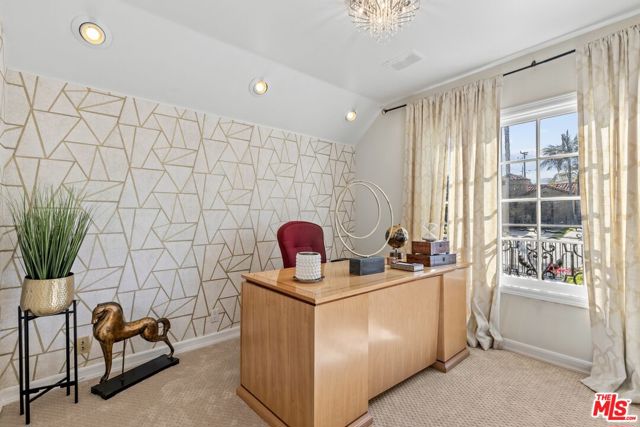 268 S Palm Drive, Beverly Hills CA: https://media.crmls.org/mediaz/df38226c-bdeb-485b-9e65-fc7c058dd74f.jpg