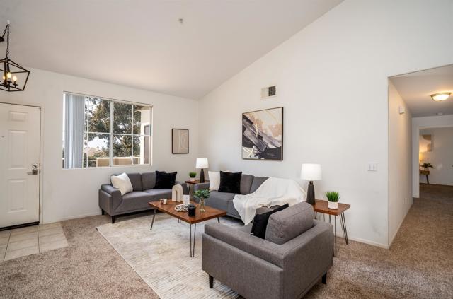 1344 Paizay Pl, Chula Vista CA: https://media.crmls.org/mediaz/df38a1b4-8f6c-4afb-9abd-1ce8e17d16cb.jpg