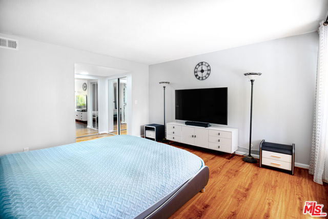 27003 Rio Prado Drive, Valencia CA: https://media.crmls.org/mediaz/df392ff3-0407-496f-af05-7e829e8e06db.jpg