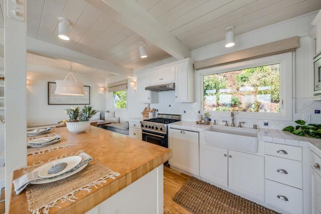 621 Beach Drive, Aptos CA: https://media.crmls.org/mediaz/df39392b-0fc9-4279-996e-0f66b4cb545c.jpg