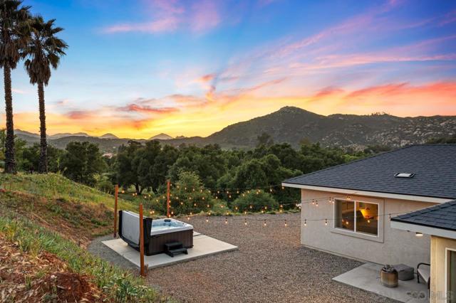 22916 Tombill Rd, Ramona CA: https://media.crmls.org/mediaz/df3948d0-8fac-4854-b24f-21598e4fc67a.jpg