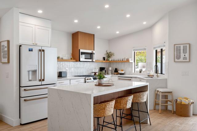 51605 Avenida Carranza, La Quinta CA: https://media.crmls.org/mediaz/df3a0c52-6a97-49a3-ab2e-ae061fa321cf.jpg