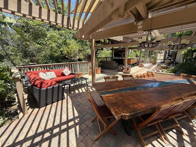 5553 Scenic View Dr, Yorba Linda CA: https://media.crmls.org/mediaz/df3a54a1-f684-4ef0-bb42-acab302b200b.jpg