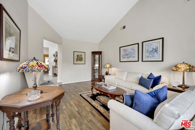 28461 Driver Avenue, Agoura Hills CA: https://media.crmls.org/mediaz/df3aa97b-60c0-4f92-a8c9-21ee70cbdbef.jpg