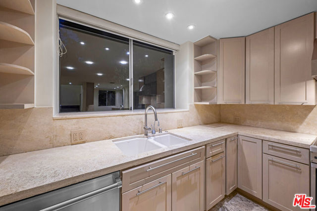 3625 Lowry Road, Los Angeles CA: https://media.crmls.org/mediaz/df3b2d9a-3bf7-43f4-af41-92e9ec86b3d6.jpg