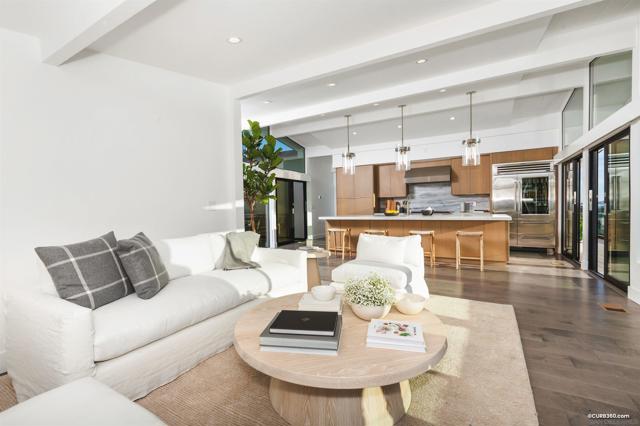 5527 Calumet Ave, La Jolla CA: https://media.crmls.org/mediaz/df3b4b47-590d-4ab7-ab29-722f81e3a57c.jpg