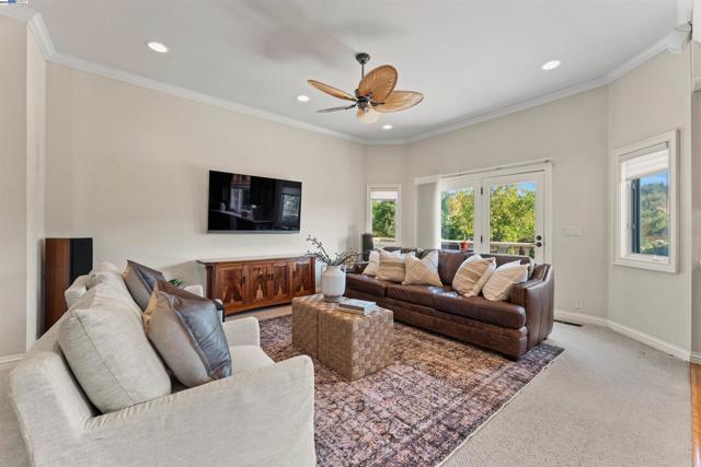 7745 Winter Snow Ct, Newcastle CA: https://media.crmls.org/mediaz/df3ba804-342d-43c5-9427-c264d23aadce.jpg