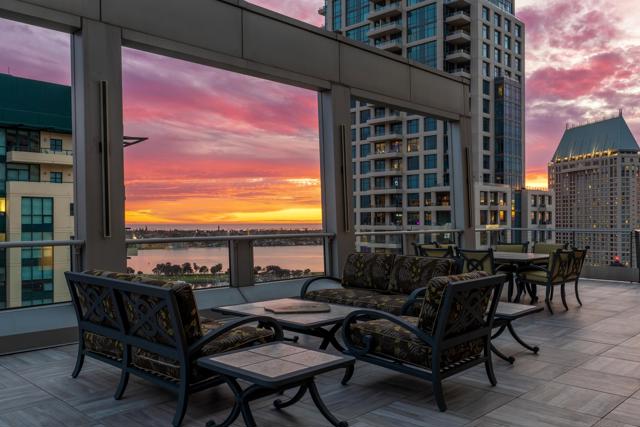 645 Front St, San Diego CA: https://media.crmls.org/mediaz/df3bf32d-60ad-4de3-b58c-a39866469bc1.jpg