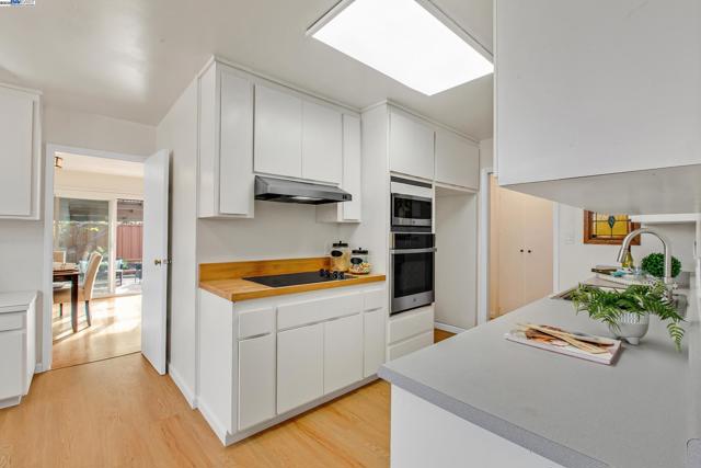 30847 Prestwick Ave, Hayward CA: https://media.crmls.org/mediaz/df3c09e2-7375-49d3-9401-a37e8a809e32.jpg