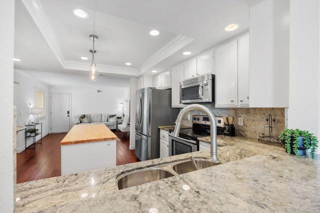 Detail Gallery Image 14 of 49 For 6561 Corte Cisco, Carlsbad,  CA 92009 - 3 Beds | 2/1 Baths