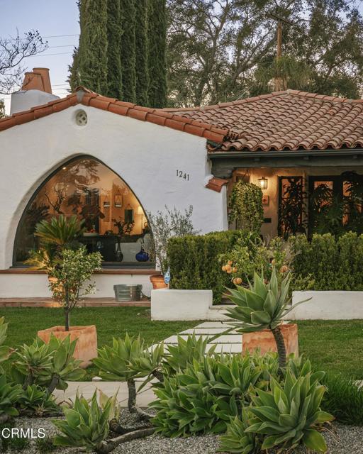 1241 Solita Road, Pasadena CA: https://media.crmls.org/mediaz/df3c3878-6c3d-4082-a4f4-ba5669325a2b.jpg