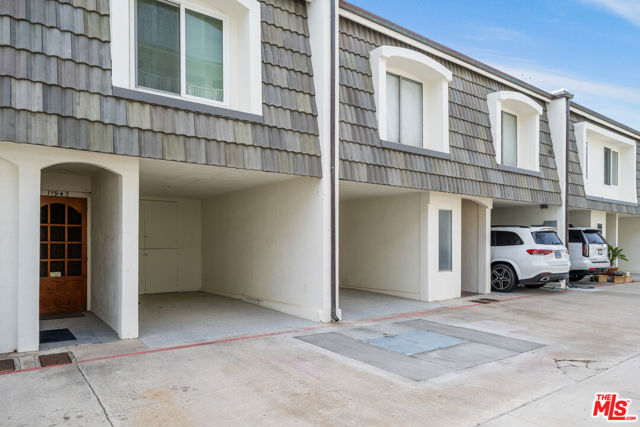 11942 Whitewater Lane, Malibu CA: https://media.crmls.org/mediaz/df3c629f-9ce1-4e5c-bbb6-f99c0bda08aa.jpg