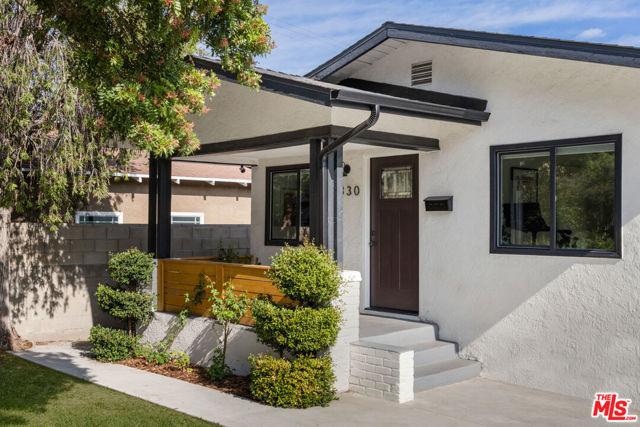 3330 Minto Court, Los Angeles CA: https://media.crmls.org/mediaz/df3e3ea3-b556-477a-97d0-27515d09cb61.jpg