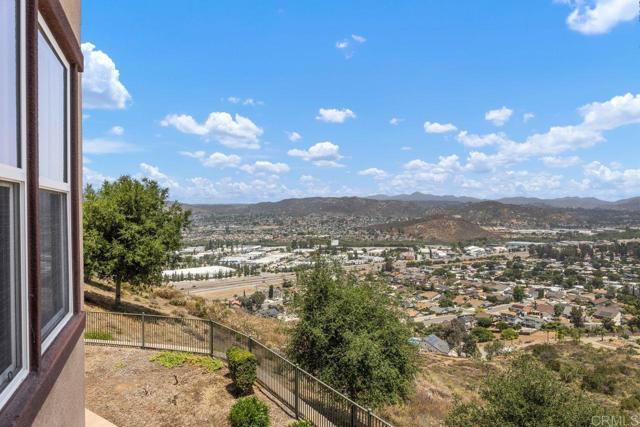 1605 Calabria Street, Santee CA: https://media.crmls.org/mediaz/df3eaafc-2bb5-4344-88f3-5e78c39e8623.jpg