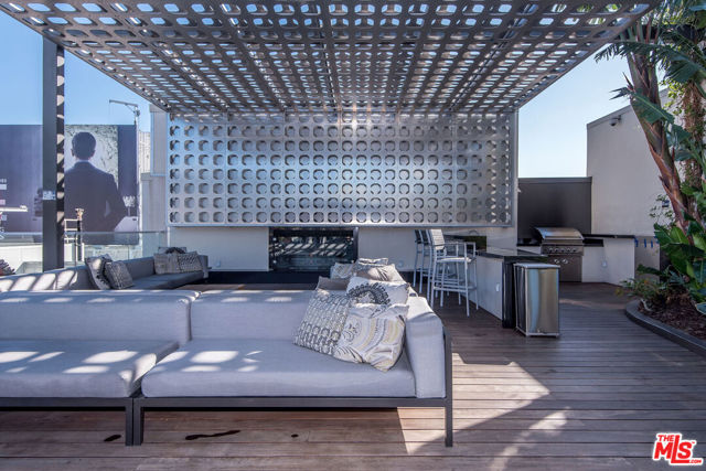 6250 Hollywood Boulevard, Los Angeles CA: https://media.crmls.org/mediaz/df3f1da6-2779-442e-bc50-135bd2069fb8.jpg