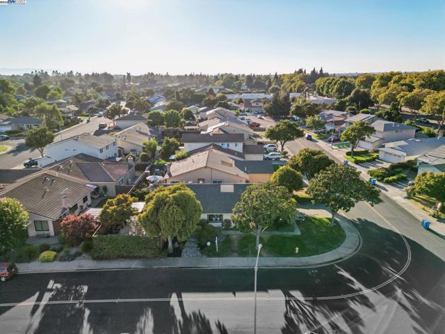 33177 Quail Drive, Union City CA: https://media.crmls.org/mediaz/df3f887c-e0c5-468d-8ceb-6050ba9c6631.jpg