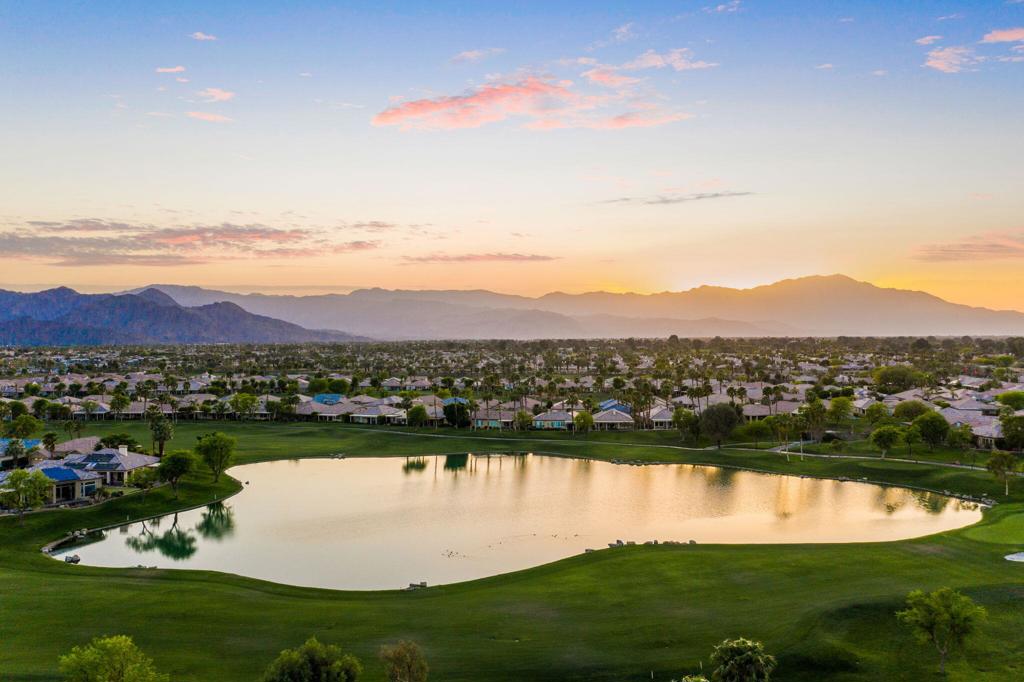 https://media.crmls.org/mediaz/df4085c5-a046-4a58-a094-0c9c8519f2c7.jpg?preset=X-Large