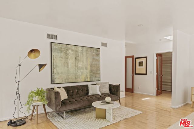 8630 Allenwood Road, Los Angeles CA: https://media.crmls.org/mediaz/df40a0e7-560b-4f03-bfde-c0b5cdb29966.jpg