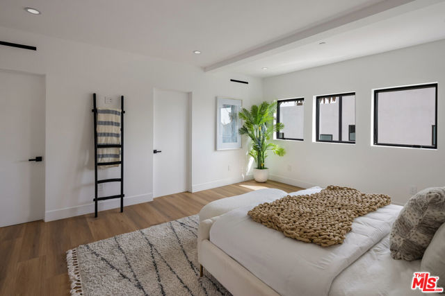 2005 Bellevue Avenue, Los Angeles CA: https://media.crmls.org/mediaz/df40b2c4-68d5-42ee-a5ac-2e48dcee12e0.jpg