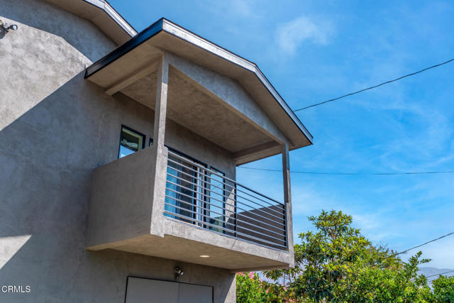 1818 New York Drive, Altadena CA: https://media.crmls.org/mediaz/df40d3a8-96af-416e-8148-0509ecbae681.jpg