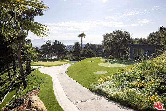 16401 Mulholland Drive, Los Angeles CA: https://media.crmls.org/mediaz/df40dc34-dd71-499d-8f59-75538585eca1.jpg