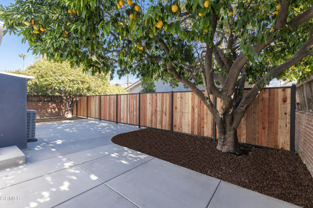 Detail Gallery Image 11 of 16 For 5840 Satsuma Avenue Ave, Los Angeles,  CA 91601 - 3 Beds | 1 Baths