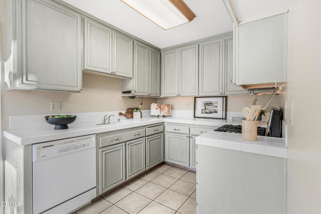 Detail Gallery Image 7 of 27 For 6004 Rothko Ln, Simi Valley,  CA 93063 - 2 Beds | 2 Baths