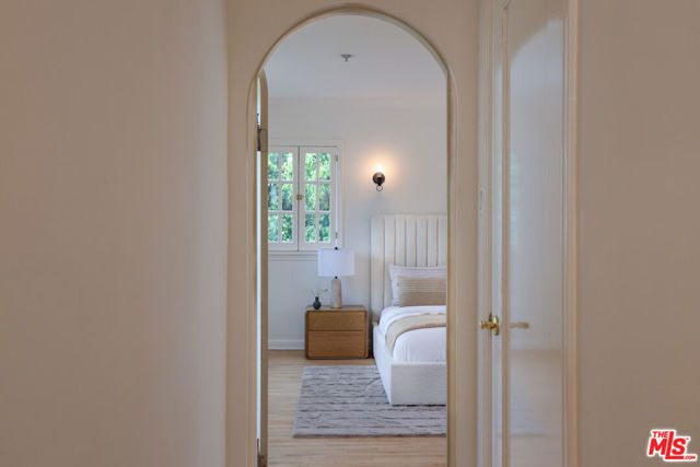 628 N Elm Drive, Beverly Hills CA: https://media.crmls.org/mediaz/df43933e-3abd-4ab8-b38c-b28a06bccc7e.jpg