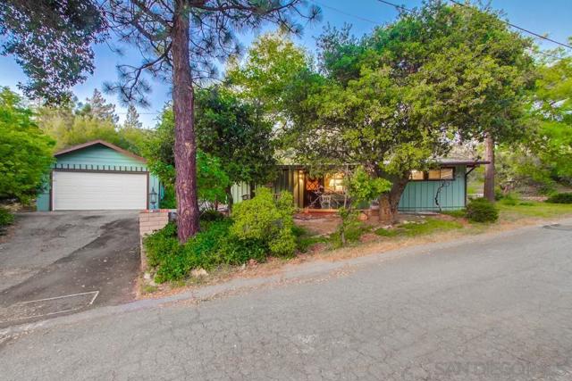 3233 Salton Vista Drive, Julian CA: https://media.crmls.org/mediaz/df43c34a-09b5-4873-8b6d-b90848897b3e.jpg