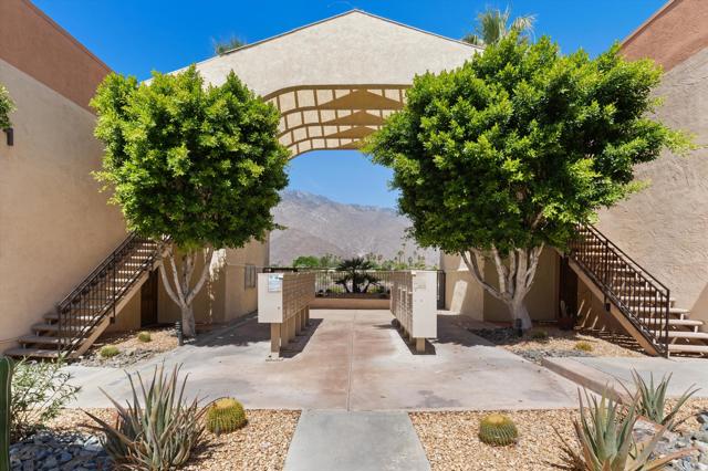 400 N Sunrise Way, Palm Springs CA: https://media.crmls.org/mediaz/df43cdf8-5efb-4dac-a06c-c425a8082a7d.jpg