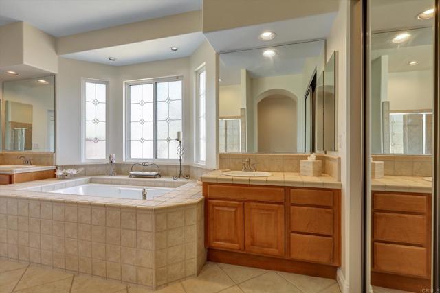 4009 11 Flowerwood Lane, Fallbrook CA: https://media.crmls.org/mediaz/df444e11-8d07-4c2e-a0a2-a60d684510b8.jpg