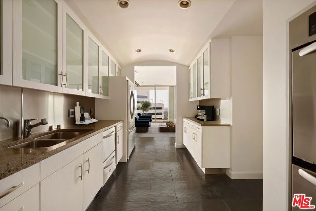 9255 Doheny Road, West Hollywood CA: https://media.crmls.org/mediaz/df445851-98c7-48ac-9ef6-40b929c65614.jpg