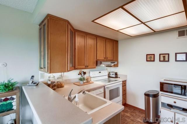 5430 Baltimore Drive Unit 72, La Mesa CA: https://media.crmls.org/mediaz/df44cb40-2b77-4a95-bee7-10c3923d80a4.jpg