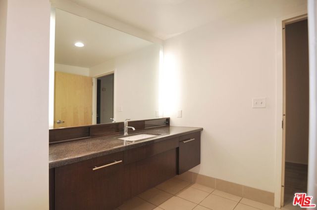 1111 S Grand Avenue, Los Angeles CA: https://media.crmls.org/mediaz/df44f2c7-6078-4fd2-845f-3624909e2799.jpg