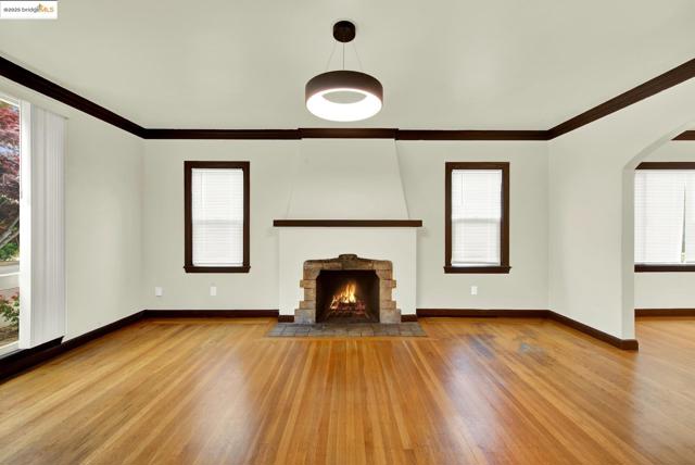 971 34Th St, Richmond CA: https://media.crmls.org/mediaz/df455eea-bcda-4735-ad2a-adbb914de51d.jpg