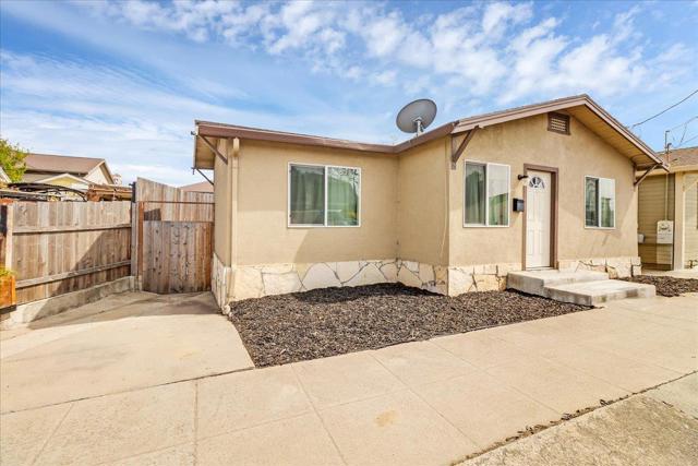 23 Capitol Street, Salinas CA: https://media.crmls.org/mediaz/df4567d2-2d12-4caf-9203-08beb5fc73a7.jpg