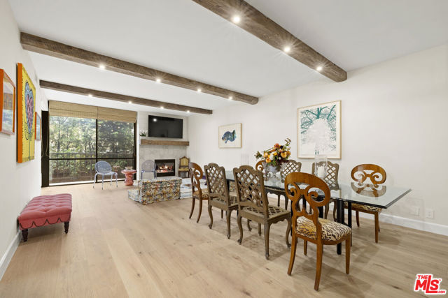 211 S Spalding Drive, Beverly Hills CA: https://media.crmls.org/mediaz/df458d35-93e1-4fbb-9103-224167cae200.jpg