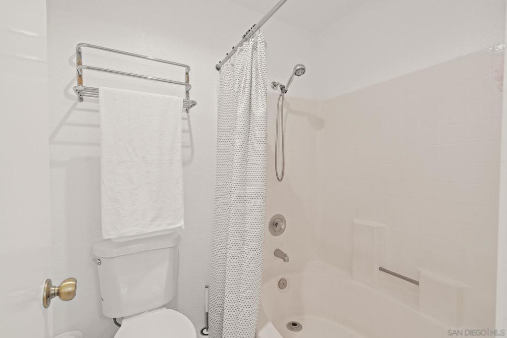https://media.crmls.org/mediaz/df461ddb-1731-4955-81b5-06b669ab6902.jpg?preset=X-Large
