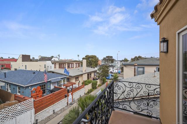 715 Toulon Ct, Outside Area (Inside Ca) CA: https://media.crmls.org/mediaz/df462d51-00ca-45cc-8a61-2d8dff316588.jpg