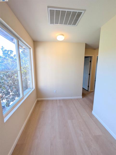 158 Fairview Ave, Bay Point CA: https://media.crmls.org/mediaz/df46ed14-dc7b-4197-a09a-bc656fcdab8c.jpg