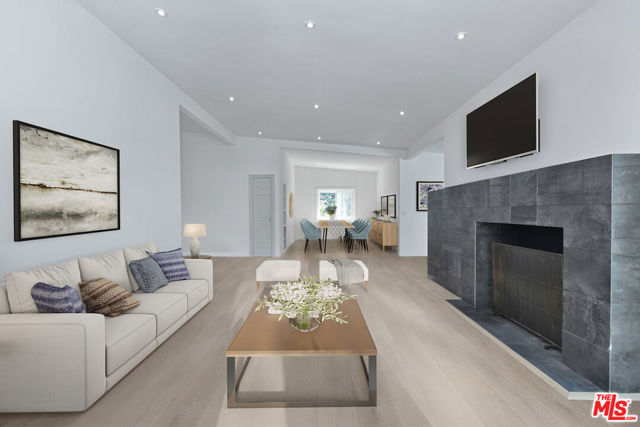 14892 Jadestone Drive, Sherman Oaks CA: https://media.crmls.org/mediaz/df49aad7-993d-48a3-b766-17f5a738e1a7.jpg
