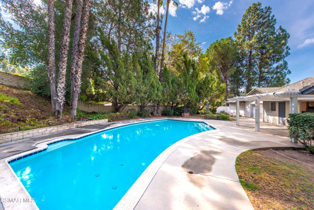 20027 Hiawatha Street, Chatsworth CA: https://media.crmls.org/mediaz/df49b80e-d110-4a77-9f80-fdce040d7f0b.jpg